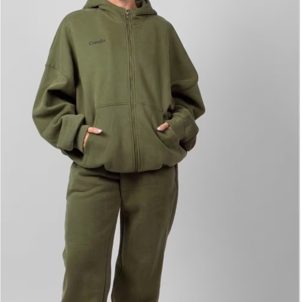 Comfrt Cloud Olive Green Zip-Up Hoodie & Joggers Set,Size M